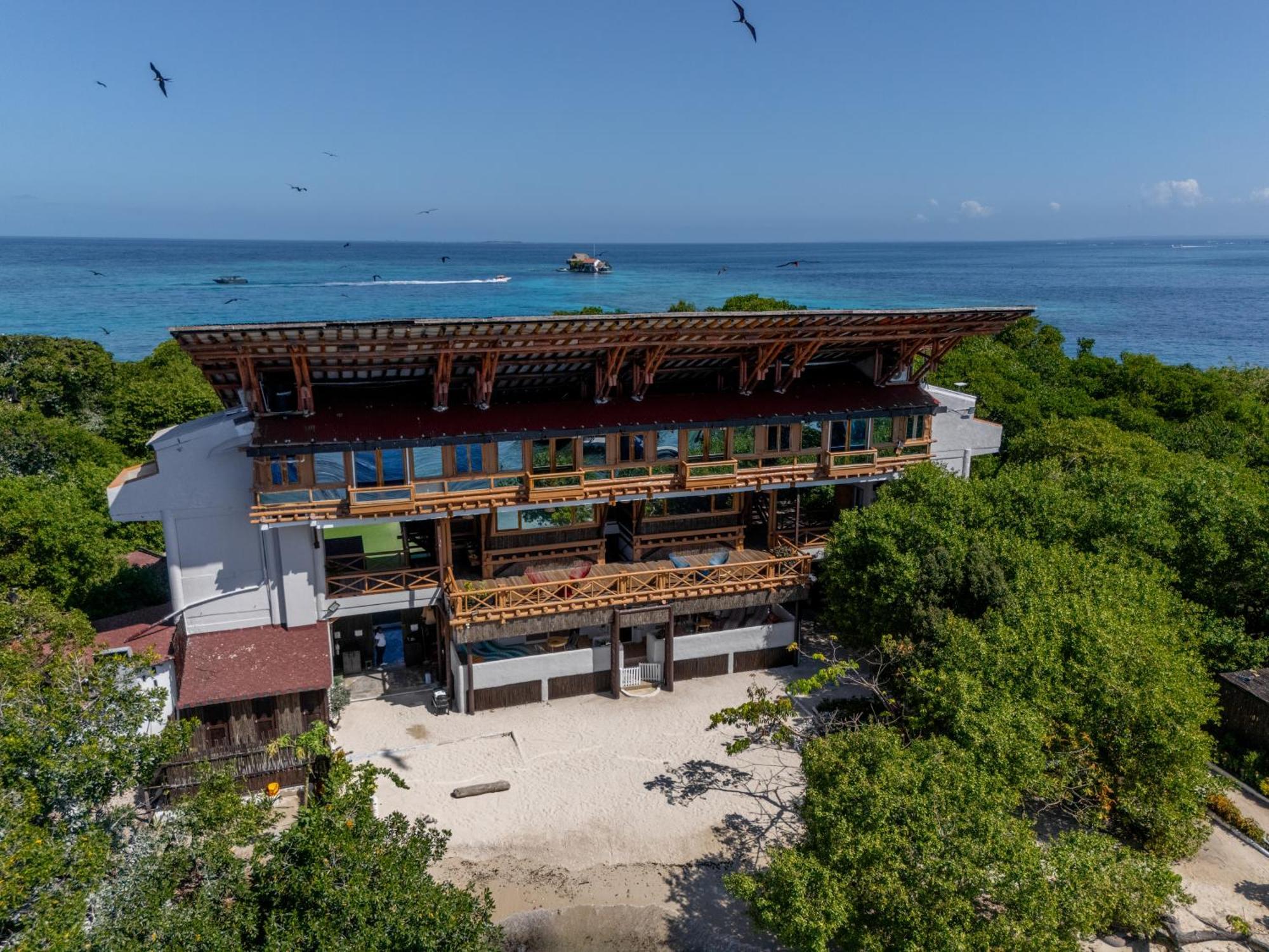 Pao Pao Hotel & Beach Club Isla Grande  Exterior photo